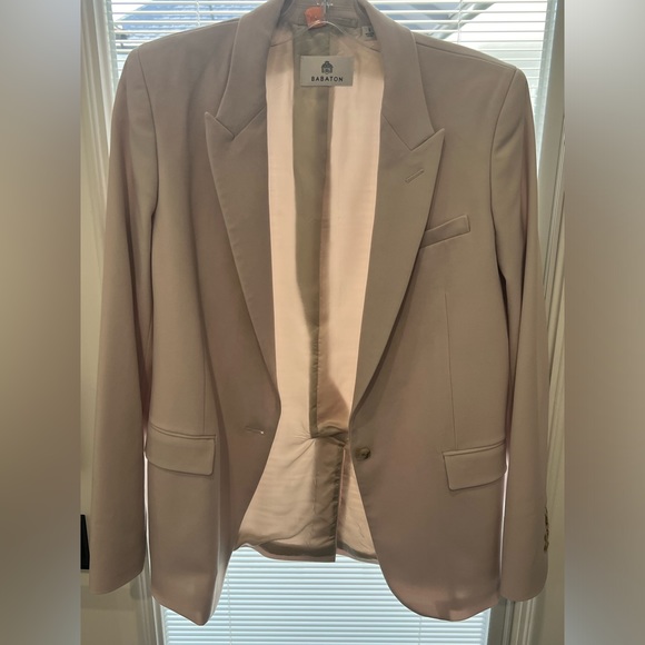 Lightly Used Aritzia Babaton Blazer - Picture 5 of 6